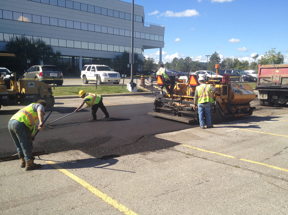 How to Choose Asphalt Paving Contractors for Commercial Applications