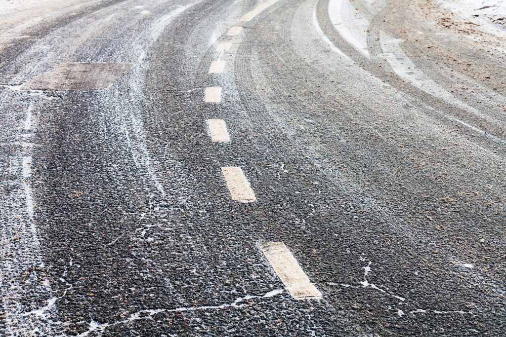 asphalt paving in Winter