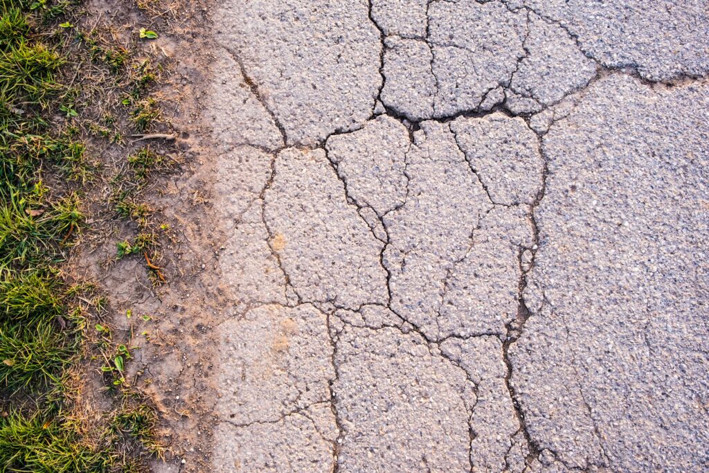 Asphalt Pavement Cracks Repairing